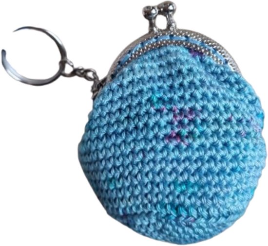 Ingehaakt mini portemonnee sleutelhanger blauw