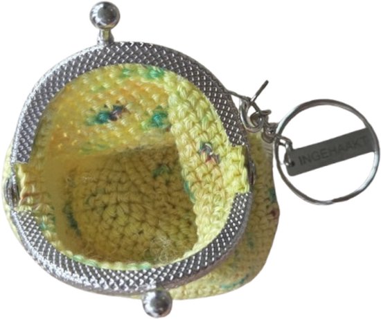 Ingehaakt mini portemonnee sleutelhanger geel bovenaanzicht