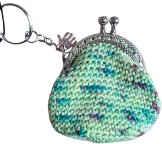 Ingehaakt mini portemonnee sleutelhanger groen